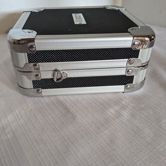 Vaultz case CD & DVD wallet holds 32 discs black  storage (no key) - Picture 5 of 9